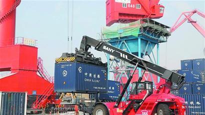 海铁联运 畅通国际动脉，守护岛城春节物资供应